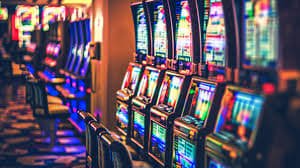 Live Sakong dealer setup at silatogel login studio with professional croupier and card dealing station